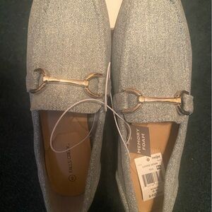 Falls Creek Women's Denim Loafer
Carrie Shoes, Size 8.5